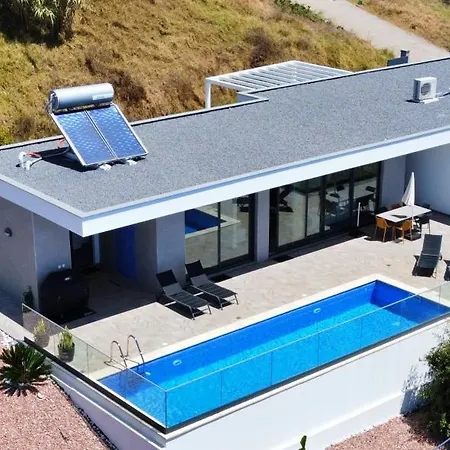 Villa Serenity - Modern With Pool - Prazeres, Madeira *